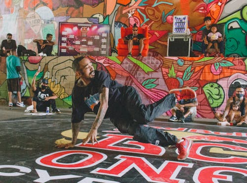 Ilmainen kuvapankkikuva tunnisteilla breakdance, graffiti-taide, henkilö Kuvapankkikuva