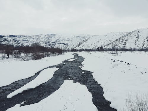 Ilmainen kuvapankkikuva tunnisteilla flunssa, joki, lumi