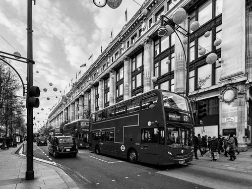 Free Black and white photo of London's bustling street featuring iconic double decker buses and classic architecture. Stock Photo