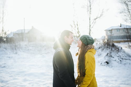 Foto profissional grátis de agasalhos, alegre, amor