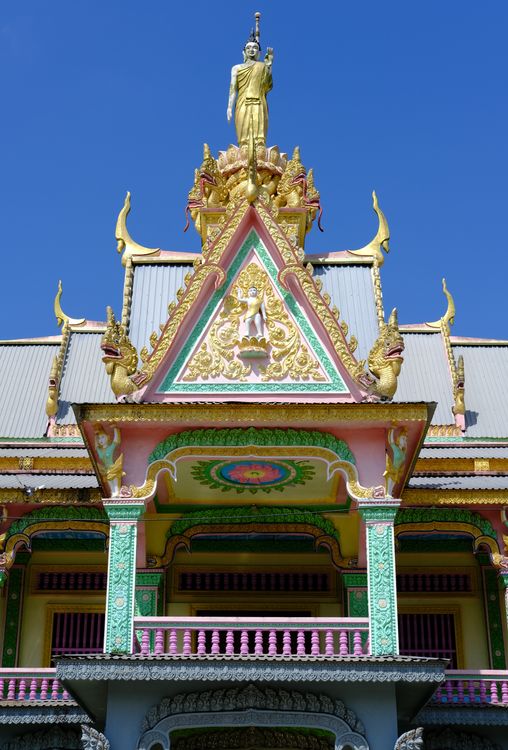 A Yellow and Green Building with Gold Sculptures · Free Stock Photo