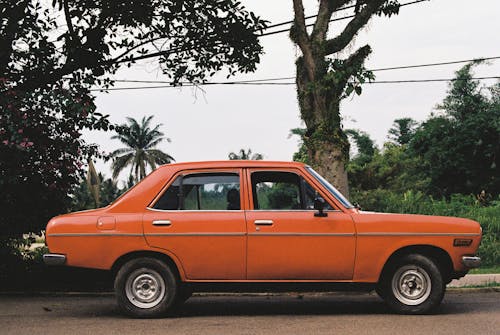 Ücretsiz bağbozumu, eski, turuncu araba içeren Ücretsiz stok fotoğraf Stok Fotoğraflar