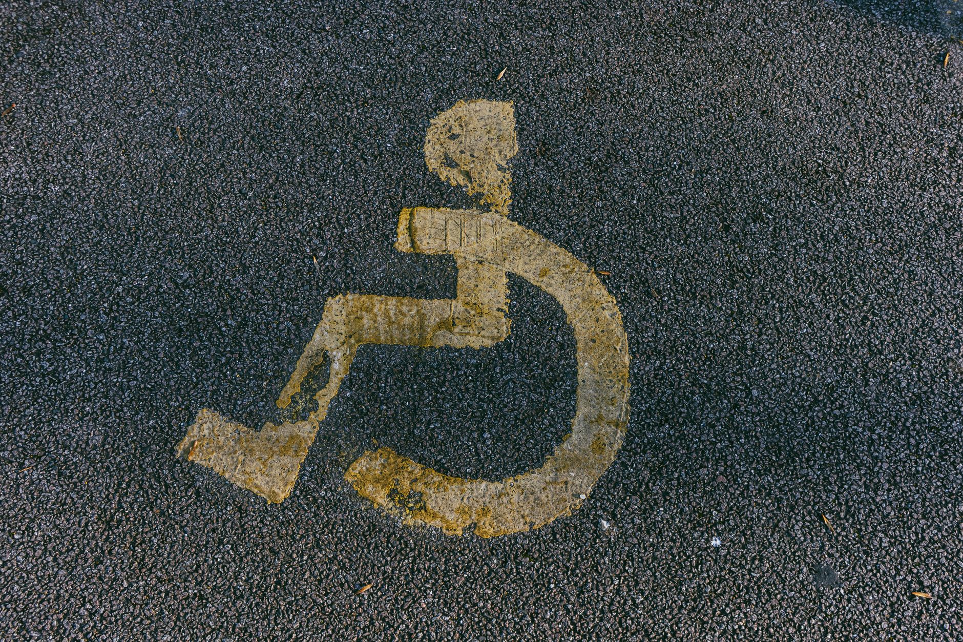 How Snowmelt Driveway Systems Keep Commercial Facilities Accessible in Winter