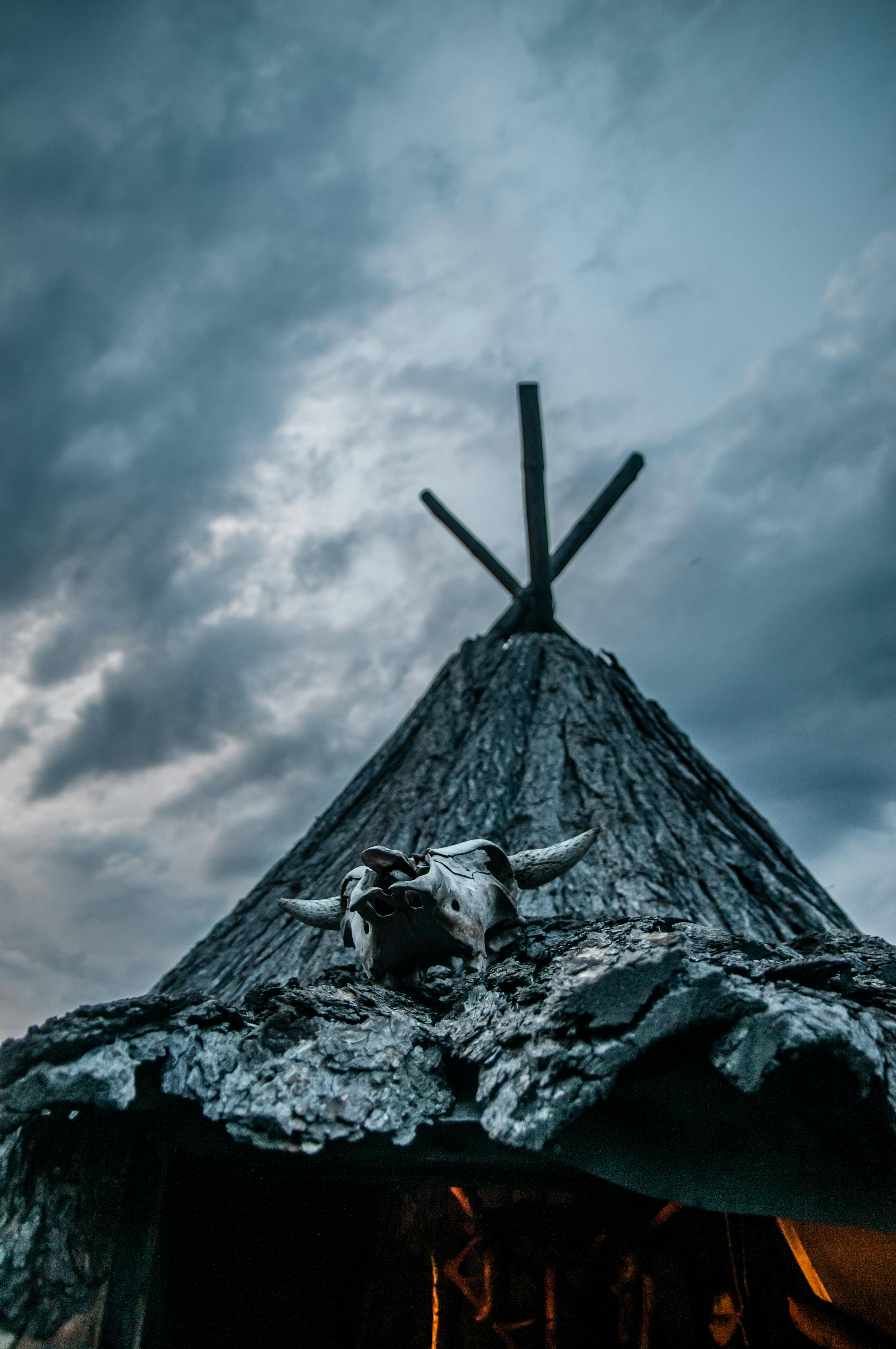 grátis Caveira No Telhado Da Cabana Foto profissional