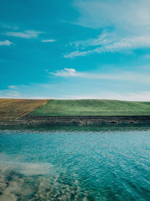 Kostenloses Stock Foto zu blauer himmel, draußen, grasfläche