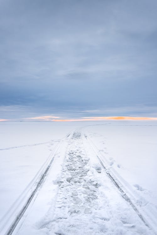 Kostnadsfri bild av blå himmel, landskap, snötäckt mark