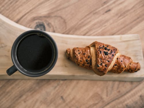 Kostenloses Stock Foto zu aufsicht, croissant, essen