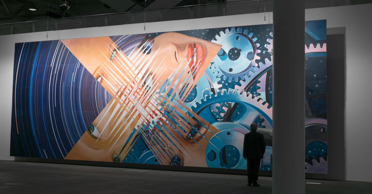 Hombre Cerca De La Pintura Hombre Cerca De La Pintura