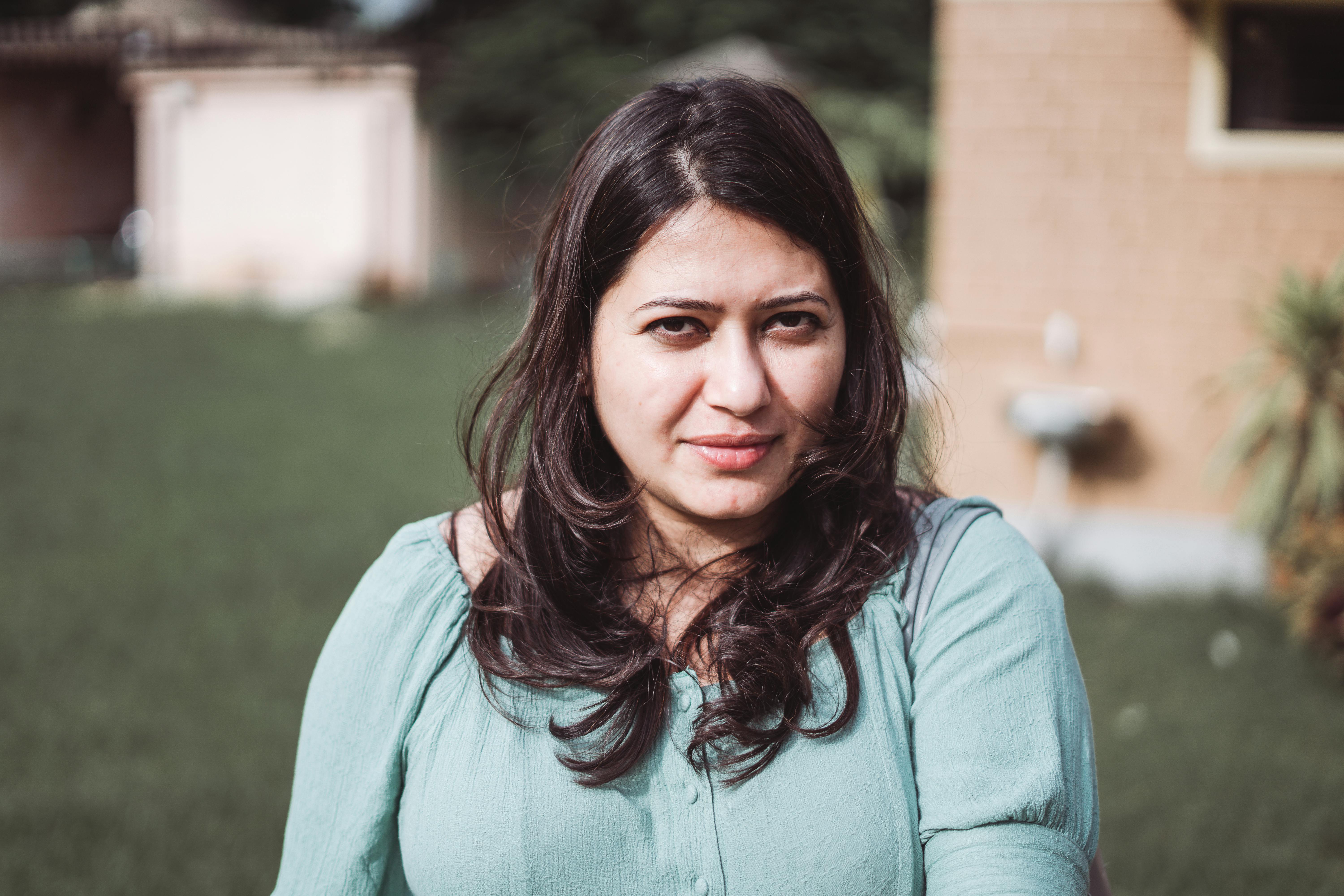 portrait-of-plus-size-brunette-free-stock-photo