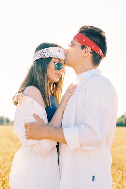 Fotos de stock gratuitas de amor, besando, camisa