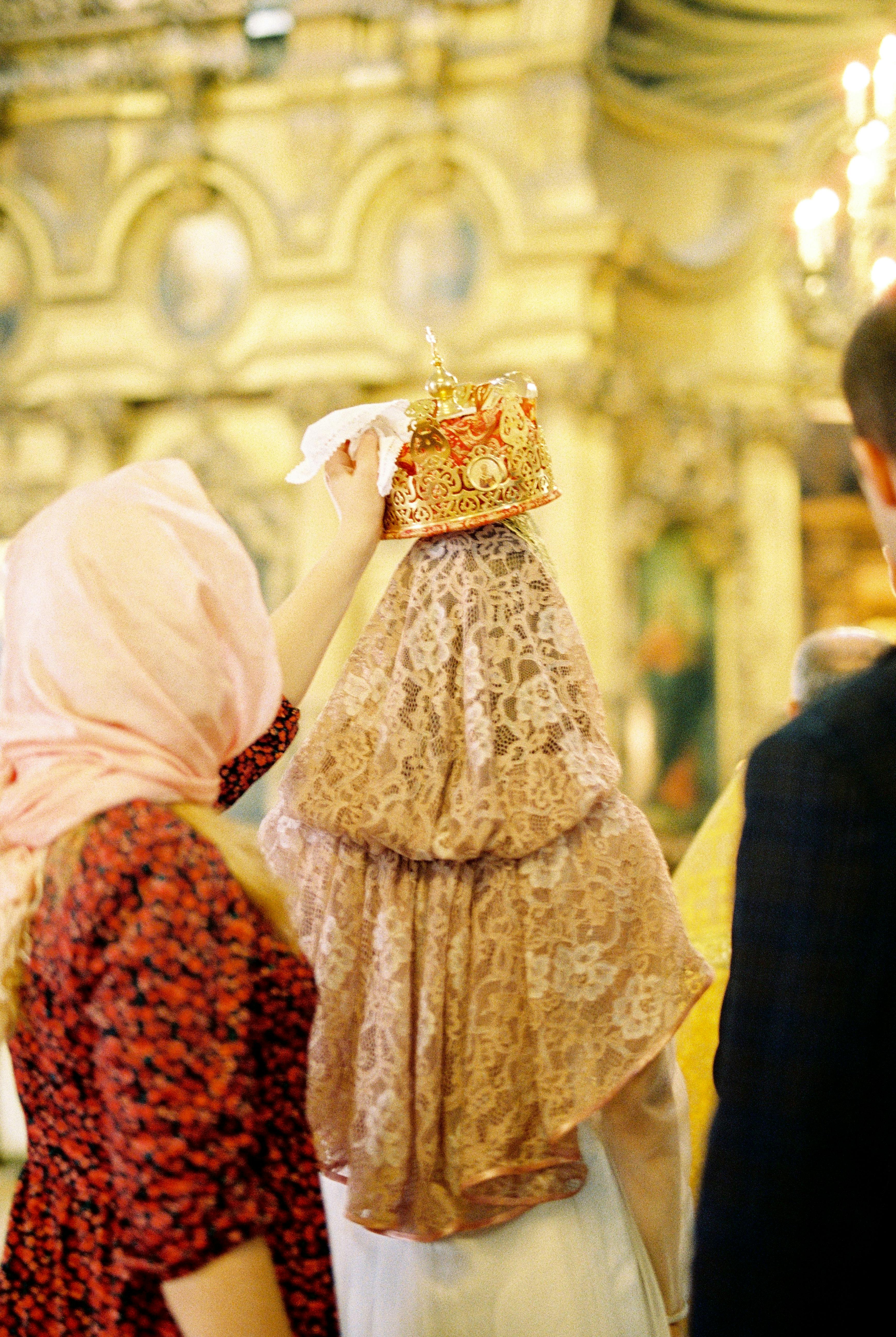 Cununie ortodoxa cu nasii in biserica