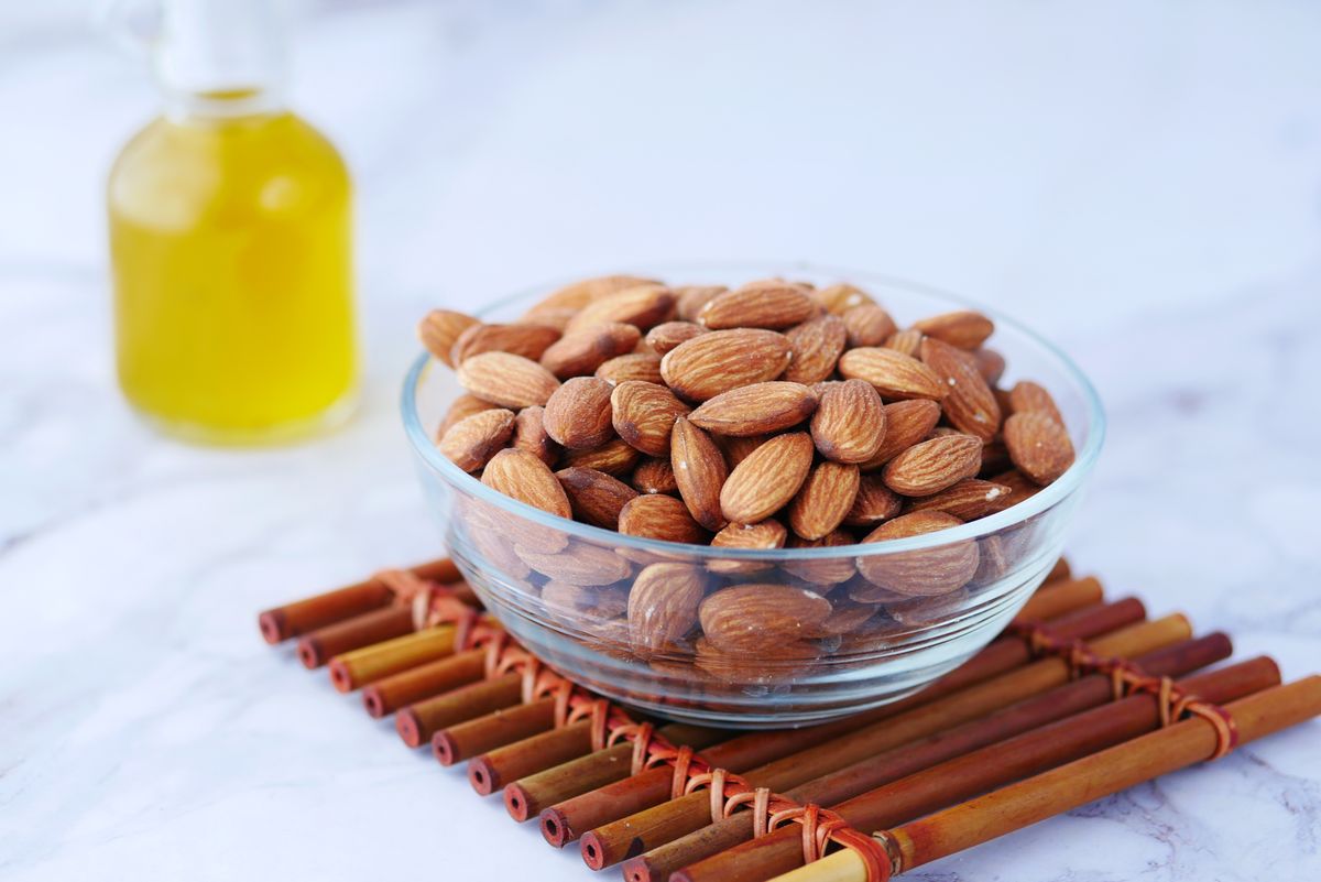 Roghan Badam Almond Oil alternate view