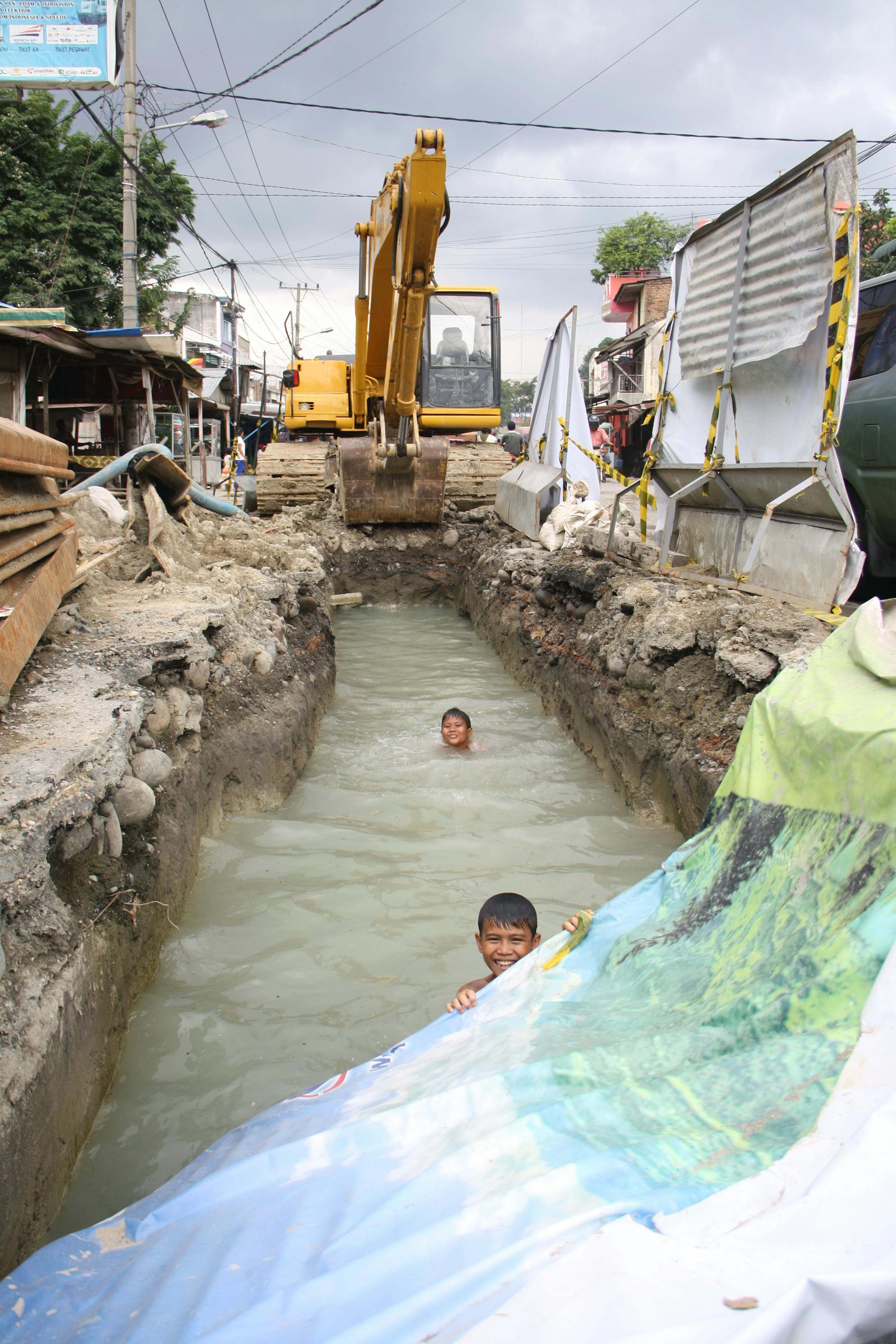 룩소르 호텔의 피라미드와 스핑크스 외관