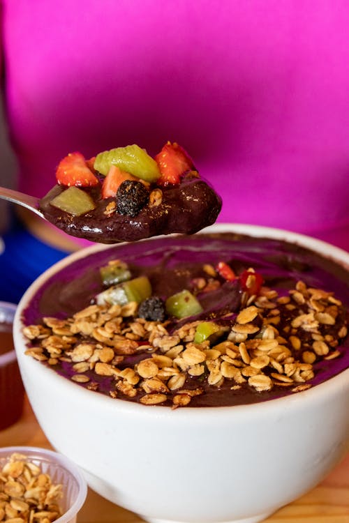 Chocolate Pudding with Fruit and Oats 