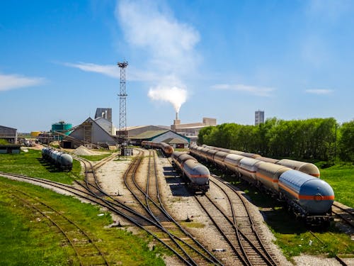 Imagine de stoc gratuită din antrena, cale ferată, clădiri