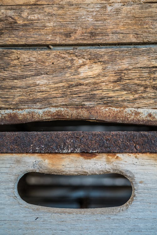 Бесплатное стоковое фото с вертикальный выстрел, деревянный, доски