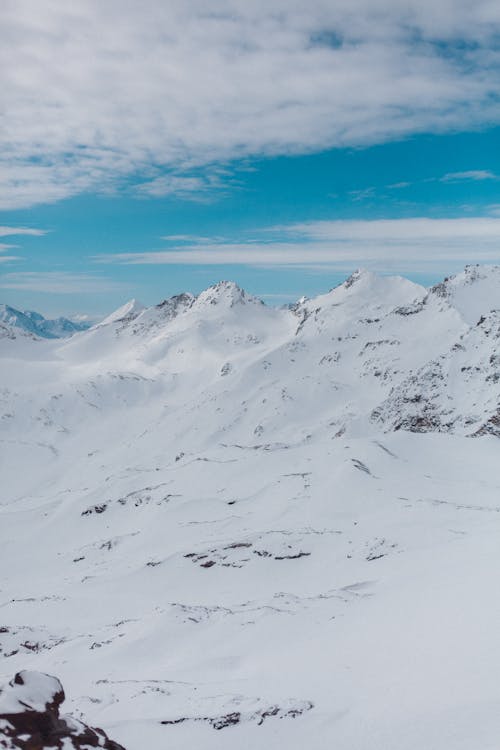 Imagine de stoc gratuită din acoperit de zăpadă, cu vârfuri înzăpezite, fotografiere verticală