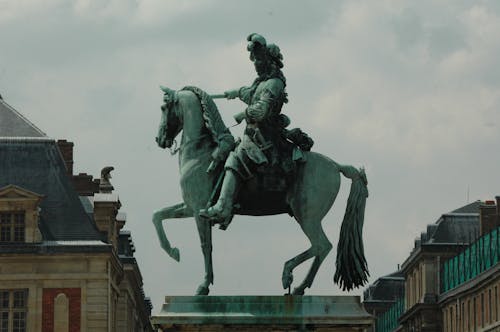 Kostenloses Stock Foto zu alte gebäude, blauer himmel, frankreich