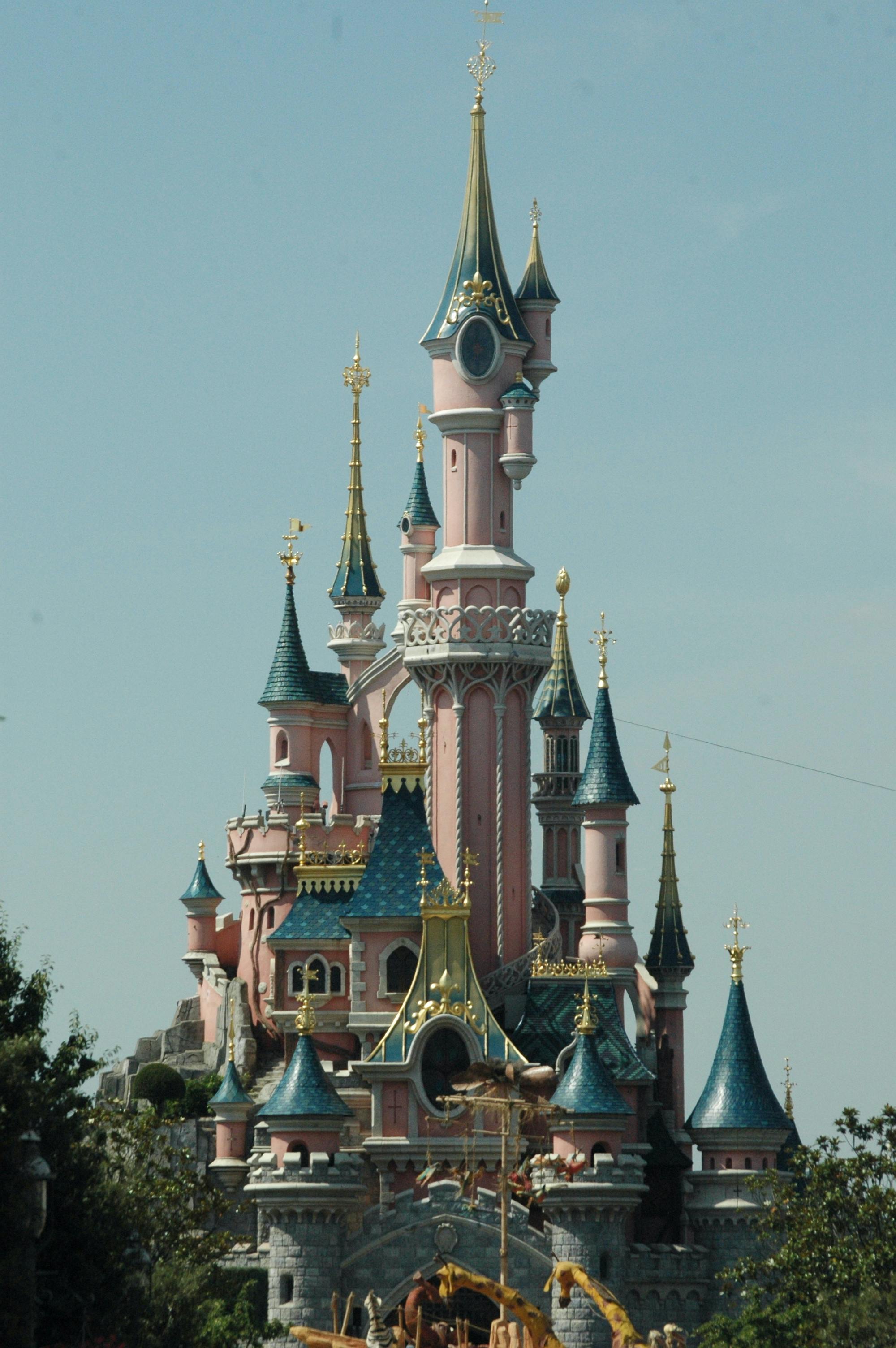 10 000+ Château De Disney banque d'images et photos libres de