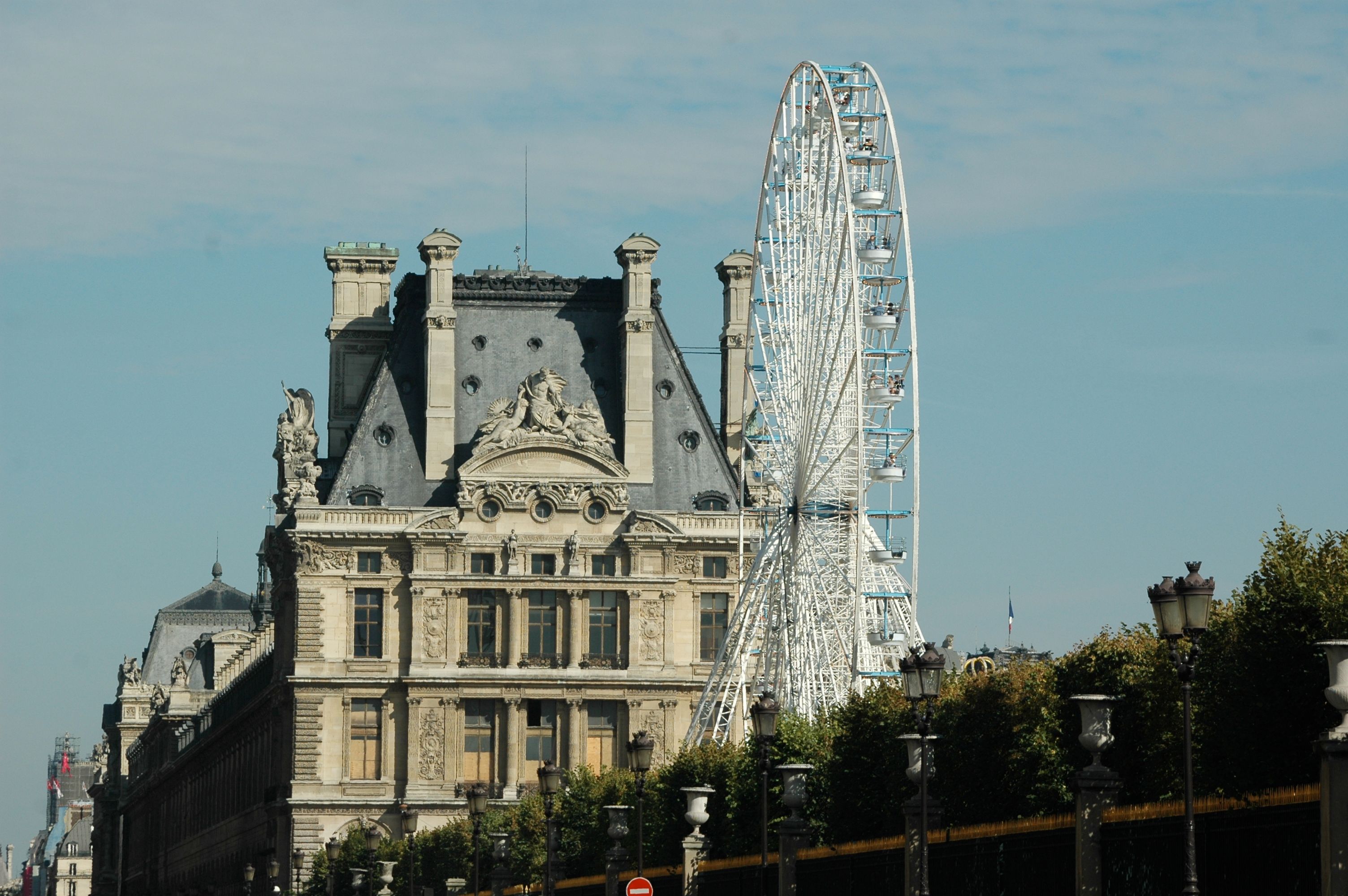 Ferris Wheel near Ornamented Building · Free Stock Photo