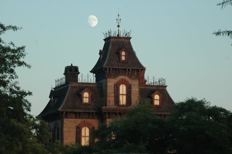 Moon Over Mansion