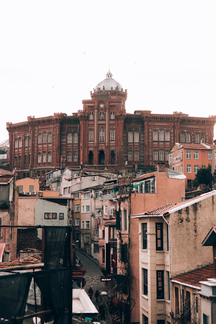 Old Houses And Historic College 