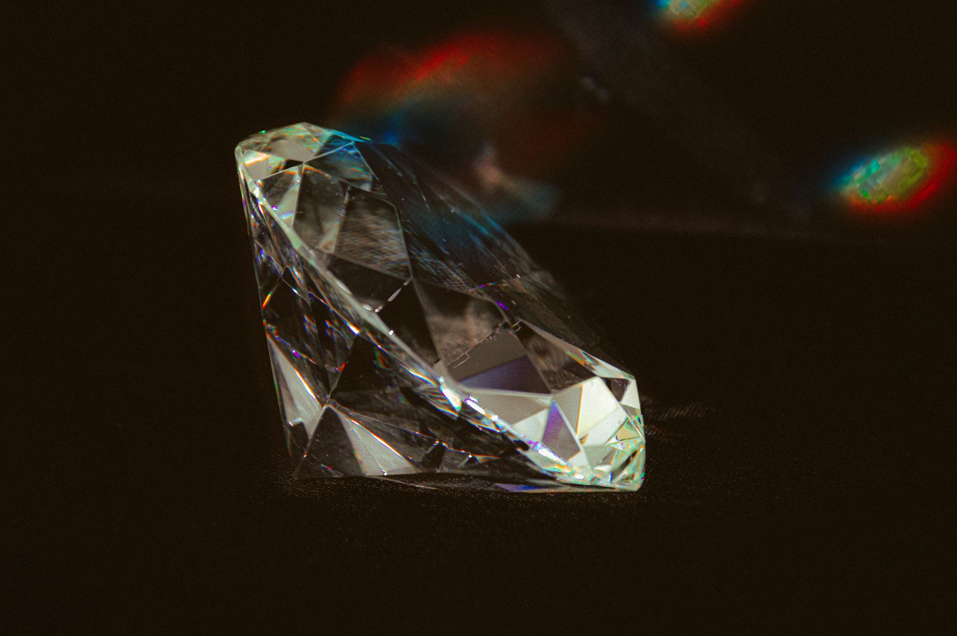diamond birthstone crystal with brilliant sparkle for april born aries