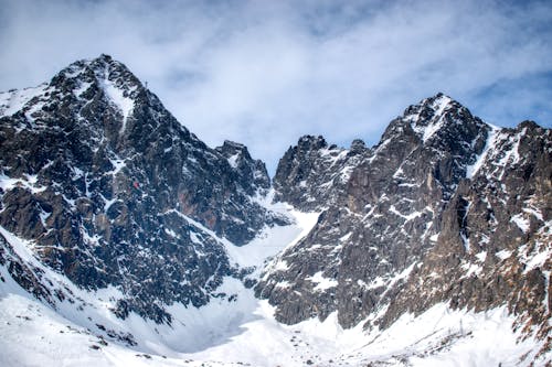 Ilmainen kuvapankkikuva tunnisteilla flunssa, kalliovuori, lumen peitossa