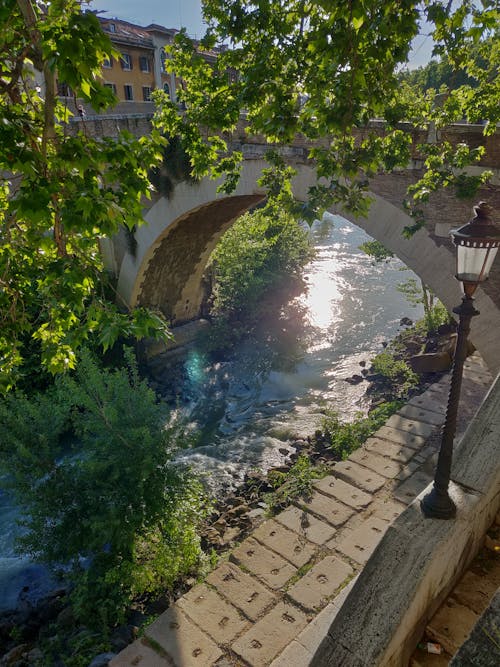 Foto d'estoc gratuïta de paisatge del pont, rivier, sol sobre l’aigua