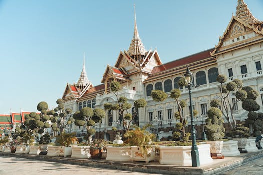 Elegant view of Chakri Maha Prasat Throne Hall, a landmark in Bangkok, Thailand.