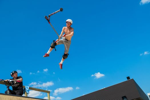 Best Beginner Fitness Accessories: Ankle Straps & Socks Compared