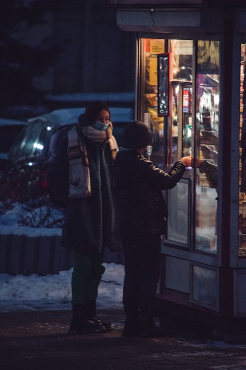 거리, 거리 사진, 겨울 옷의 무료 스톡 사진