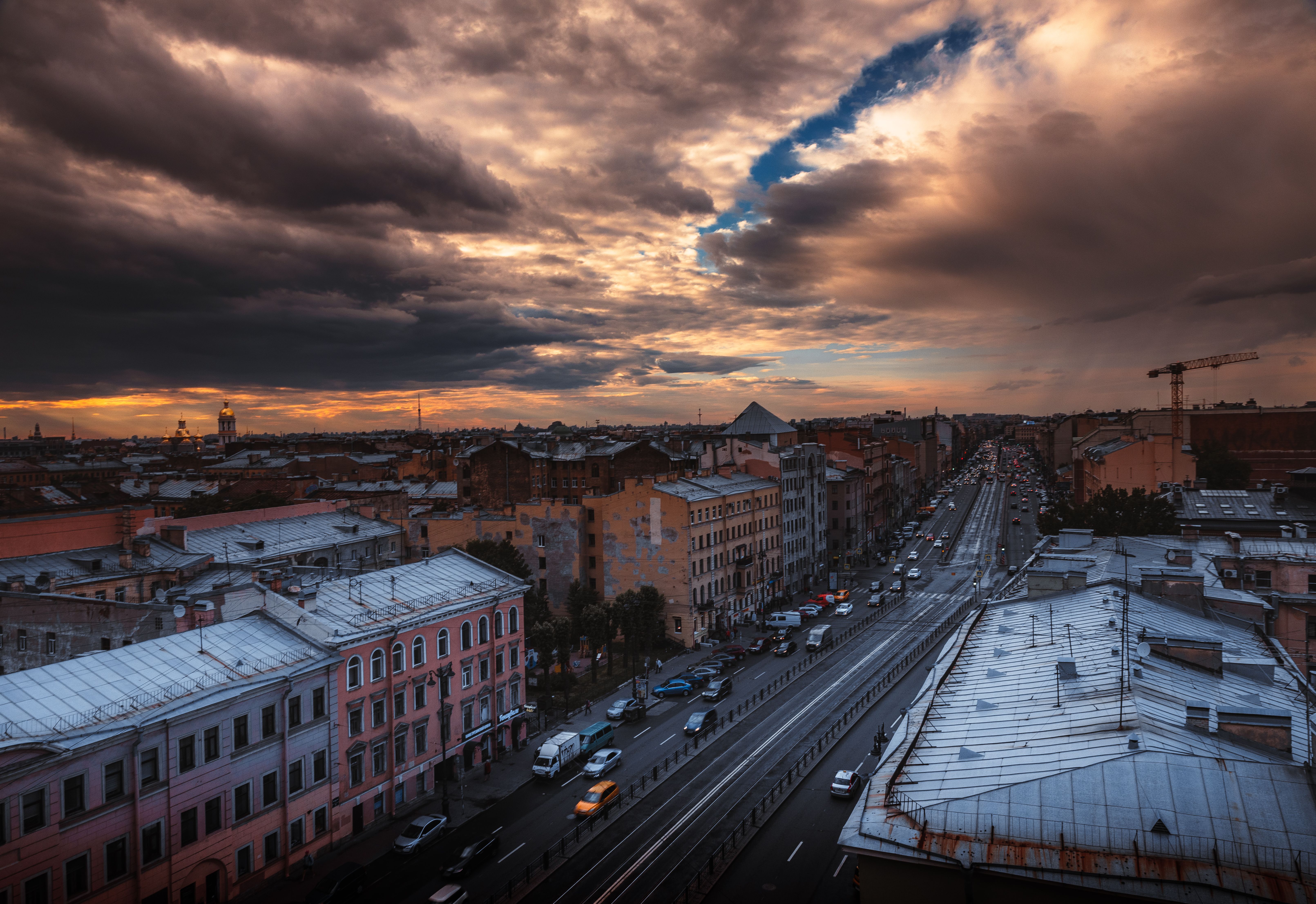 Cars on a City Street at Dusk · Free Stock Photo