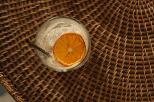 Darmowe zdjęcie z galerii z drink, napój, plasterek pomarańczy