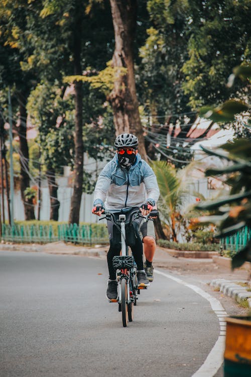 Gratis stockfoto met fiets, helm, iemand