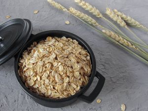 Rolled oats in a cast-iron pot with wheat stalks — photo by Karyna Panchenko on Pexels