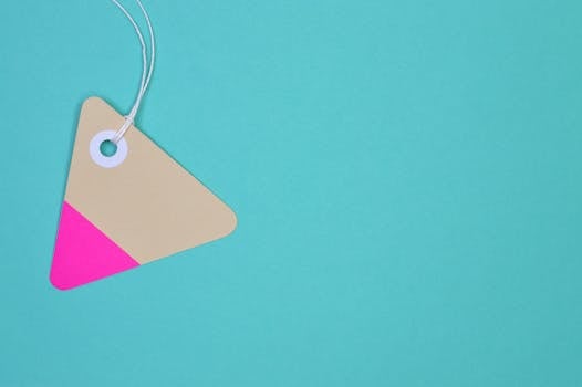 Minimalist image of a colorful triangle tag on a teal background, perfect for design projects.