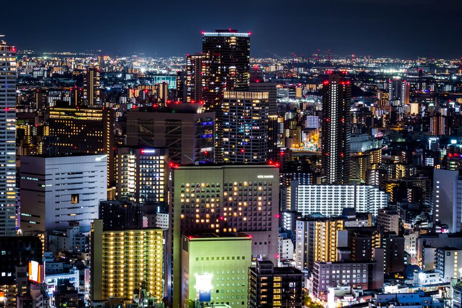 Osaka skyline at night, photo by Yogi Khatri on Pexels