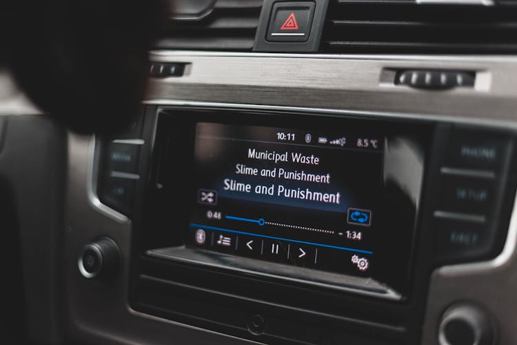 Car Radio With Touchscreen