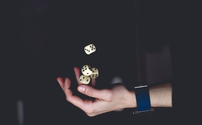 Online Casino: Spielautomaten und Live-Spiele im Überblick
