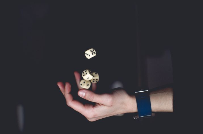 Online Casino: Spielautomaten und Live-Spiele im Überblick