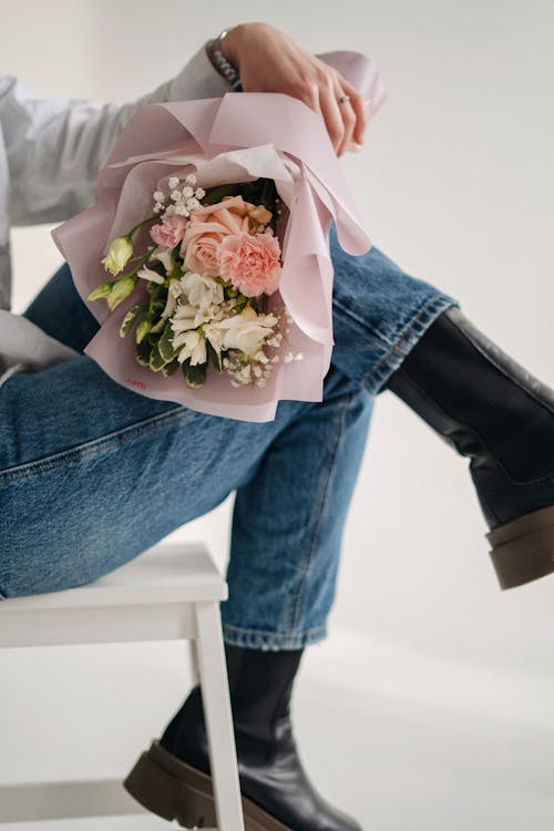 Darmowe zdjęcie z galerii z bukiet, dżinsy, kwiat