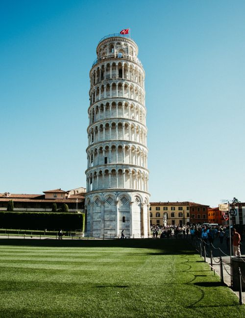 Free A stunning view of the Leaning Tower of Pisa against a clear blue sky, captured in daylight. Stock Photo