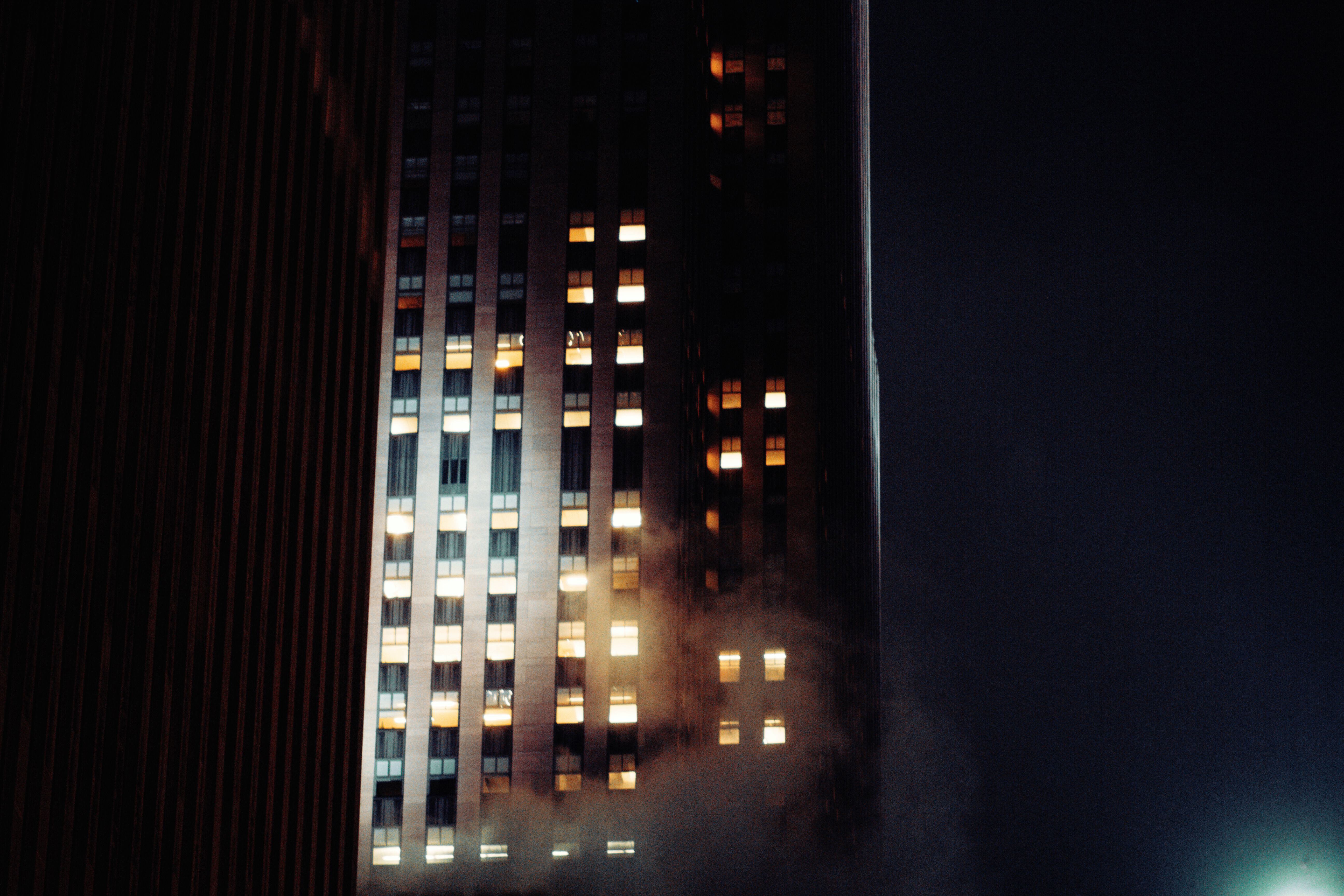 Nighttime heatwaves: Why hot nights can slowly affect sleep, heart health and recovery — Photo by Zeeshaan Shabbir on Pexels