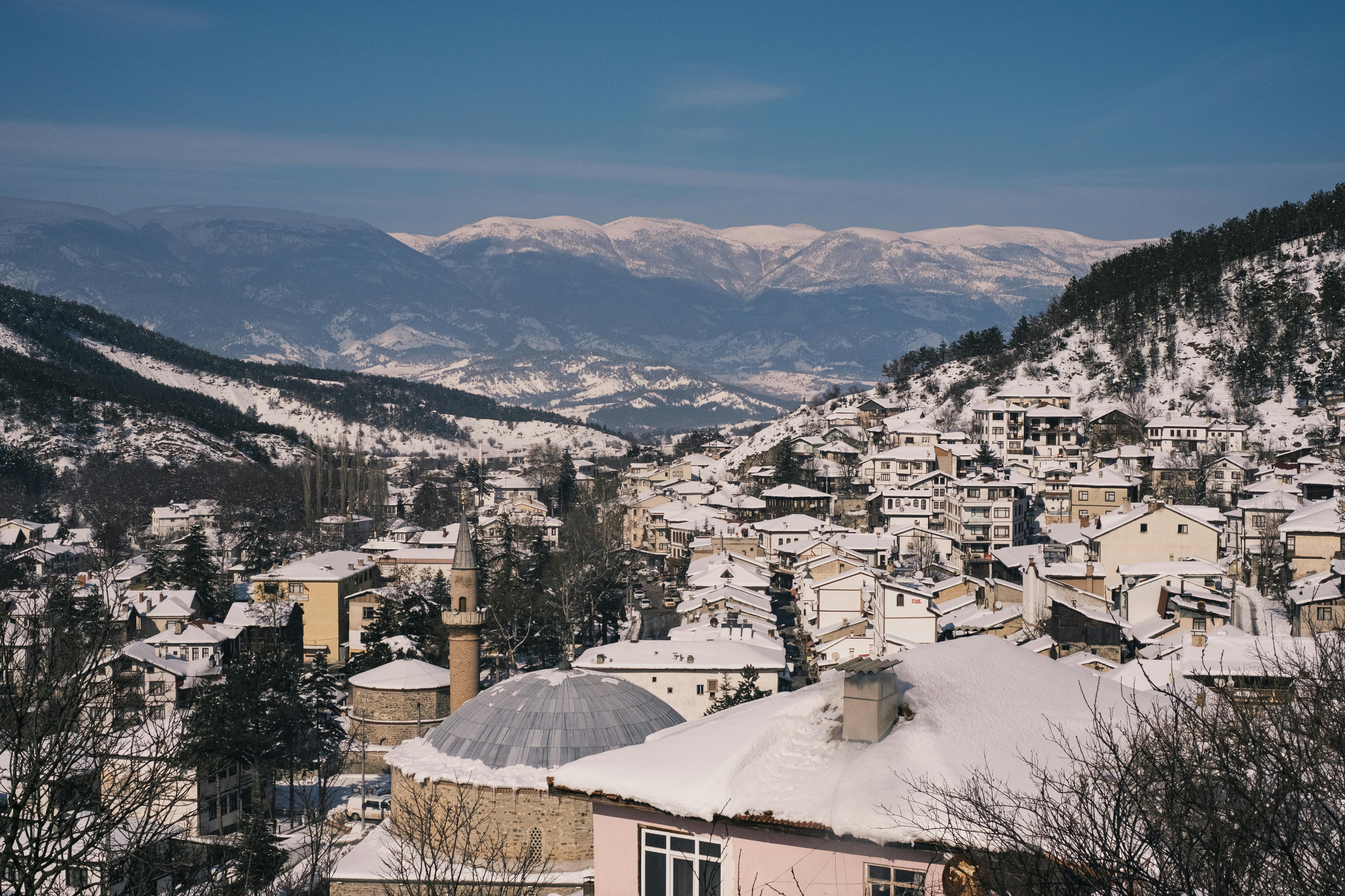 Charming snow-covered townscape of Mudurnu with mountains in Türkiye.