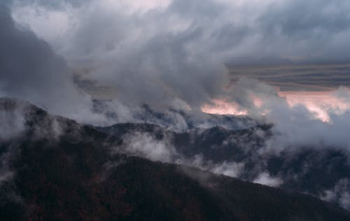 Kostnadsfri bild av berg, dimma, dimmig