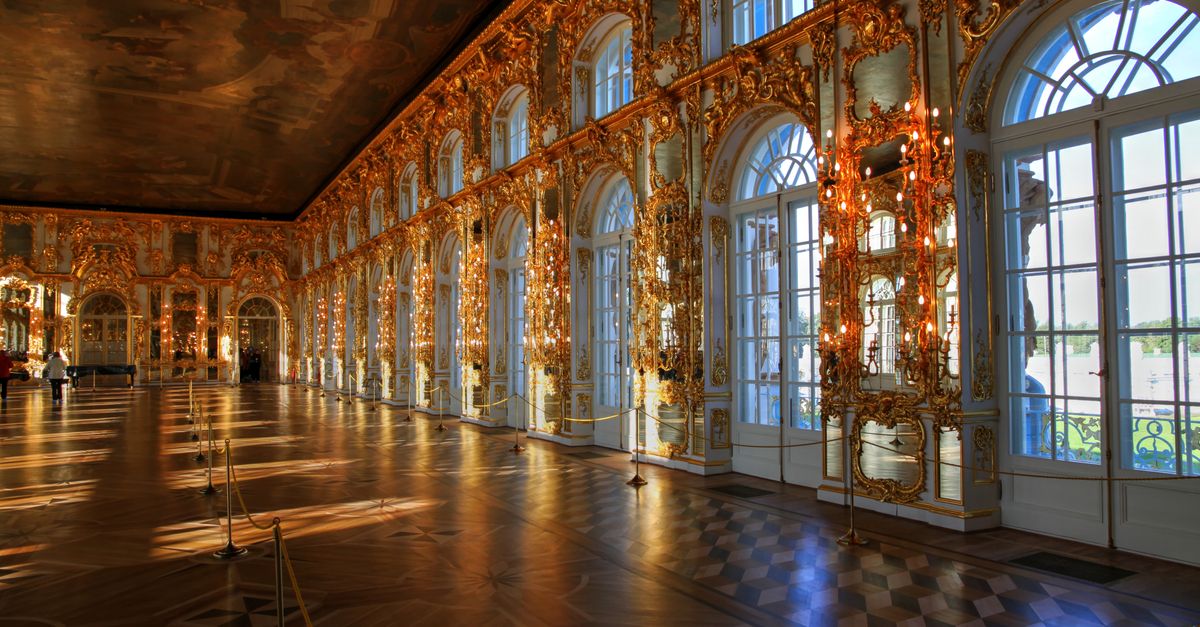 Windows in a Museum in Petersburg · Free Stock Photo