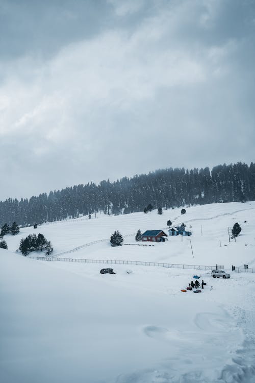 бесплатная Бесплатное стоковое фото с бунгало, вертикальный выстрел, горнолыжный курорт Стоковое фото