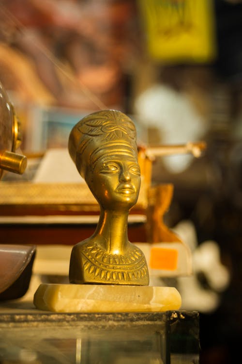 Gold sculpture of Nefertiti