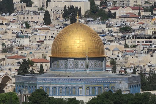 A stunning view of the Dome of the Rock in Jerusalem, highlighting its intricate architecture.